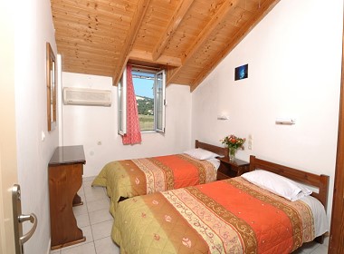 Keri Lake, Zante, Zakynthos - Dolphins Studios Apartments Photo 4