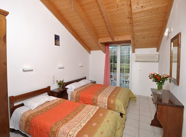 Keri Lake, Zante, Zakynthos - Dolphins Studios Apartments Photo 10