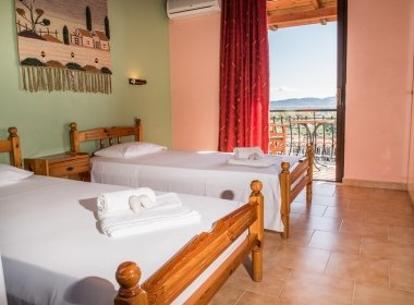 Laganas, Zakynthos - Notos Studios Photo 6