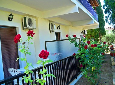 Τσιλιβί - Red Rose Garden Photo 3
