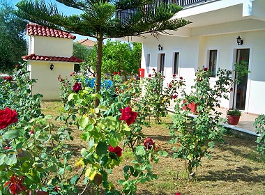 Τσιλιβί - Red Rose Garden Photo 4