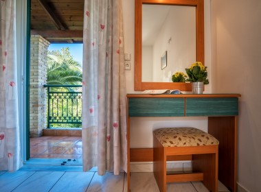 Laganas Zakynthos Zante Island - Greece - Tzanetos studios Photo 12