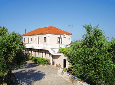 Βασιλικός - Βίλα Καπνίση Photo 1