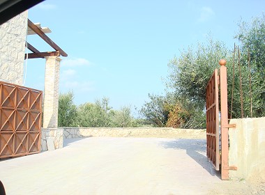 Mouzaki, Zakynthos -  Photo 2